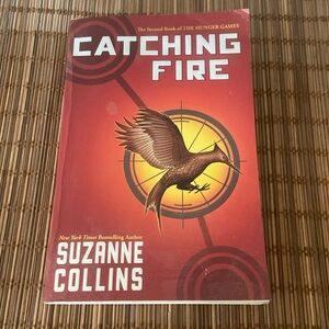 Catching Fire Hardback Novel Suzanne Collins Book (Sequel to Hunger Games)